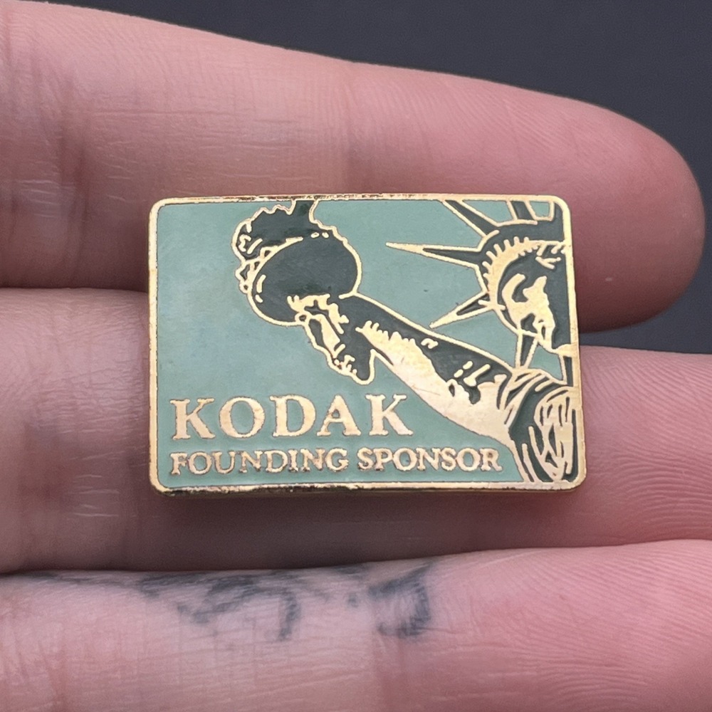 Kodak Film Cameras Founding Sponsor Statue Of Liberty Lapel Hat‎ Pin